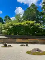 龍安寺の{uncategorized: "未分類", other: "その他", undefined: "問題あり", building: "その他建物", grave: "お墓", sacred_gate: "鳥居", guardian: "狛犬", statue: "像", buddha: "仏像", history: "歴史", nature: "自然", garden: "庭園", animal: "動物", pagoda: "塔", temizu: "手水舎", mountain_gate: "山門・神門", sanctuary: "本殿・本堂", subordinate: "末社・摂社", art: "芸術", scenery: "景色", jizo: "地蔵", ema: "絵馬", goshuin: "御朱印", omikuji: "おみくじ", items: "授与品その他", amulet: "お守り", goshuincho: "御朱印帳", eats: "食事", festival: "お祭り", votive_dance: "神楽", shichigosan: "七五三参", wedding: "結婚式", experience: "体験その他", initially: "初詣", around: "周辺", anti_infection: "感染症対策"}