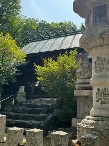 六所神社の{uncategorized: "未分類", other: "その他", undefined: "問題あり", building: "その他建物", grave: "お墓", sacred_gate: "鳥居", guardian: "狛犬", statue: "像", buddha: "仏像", history: "歴史", nature: "自然", garden: "庭園", animal: "動物", pagoda: "塔", temizu: "手水舎", mountain_gate: "山門・神門", sanctuary: "本殿・本堂", subordinate: "末社・摂社", art: "芸術", scenery: "景色", jizo: "地蔵", ema: "絵馬", goshuin: "御朱印", omikuji: "おみくじ", items: "授与品その他", amulet: "お守り", goshuincho: "御朱印帳", eats: "食事", festival: "お祭り", votive_dance: "神楽", shichigosan: "七五三参", wedding: "結婚式", experience: "体験その他", initially: "初詣", around: "周辺", anti_infection: "感染症対策"}