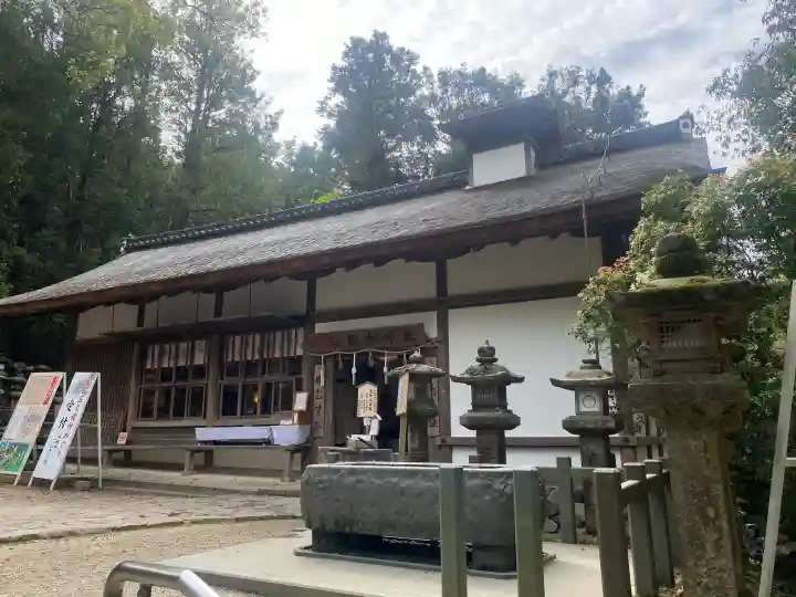 夫婦大國社(春日大社末社)の{uncategorized: "未分類", other: "その他", undefined: "問題あり", building: "その他建物", grave: "お墓", sacred_gate: "鳥居", guardian: "狛犬", statue: "像", buddha: "仏像", history: "歴史", nature: "自然", garden: "庭園", animal: "動物", pagoda: "塔", temizu: "手水舎", mountain_gate: "山門・神門", sanctuary: "本殿・本堂", subordinate: "末社・摂社", art: "芸術", scenery: "景色", jizo: "地蔵", ema: "絵馬", goshuin: "御朱印", omikuji: "おみくじ", items: "授与品その他", amulet: "お守り", goshuincho: "御朱印帳", eats: "食事", festival: "お祭り", votive_dance: "神楽", shichigosan: "七五三参", wedding: "結婚式", experience: "体験その他", initially: "初詣", around: "周辺", anti_infection: "感染症対策"}