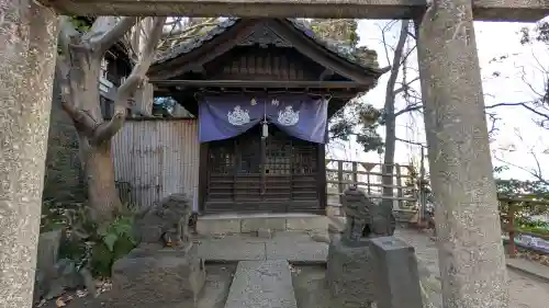 諏方神社の{uncategorized: "未分類", other: "その他", undefined: "問題あり", building: "その他建物", grave: "お墓", sacred_gate: "鳥居", guardian: "狛犬", statue: "像", buddha: "仏像", history: "歴史", nature: "自然", garden: "庭園", animal: "動物", pagoda: "塔", temizu: "手水舎", mountain_gate: "山門・神門", sanctuary: "本殿・本堂", subordinate: "末社・摂社", art: "芸術", scenery: "景色", jizo: "地蔵", ema: "絵馬", goshuin: "御朱印", omikuji: "おみくじ", items: "授与品その他", amulet: "お守り", goshuincho: "御朱印帳", eats: "食事", festival: "お祭り", votive_dance: "神楽", shichigosan: "七五三参", wedding: "結婚式", experience: "体験その他", initially: "初詣", around: "周辺", anti_infection: "感染症対策"}