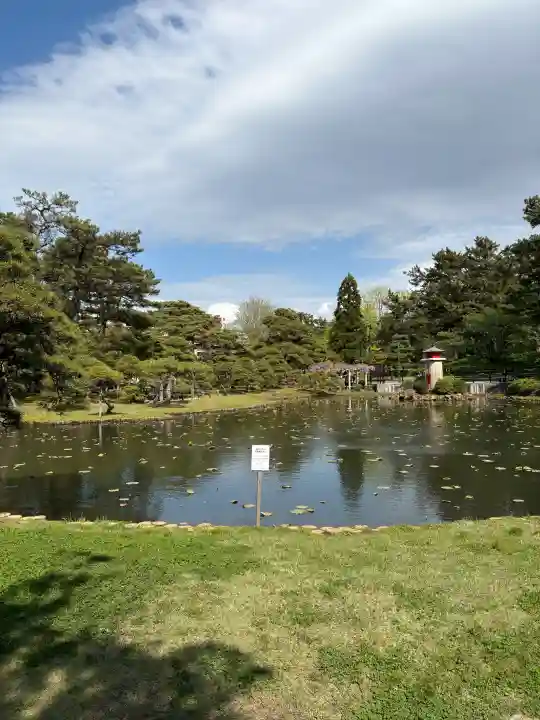 白山神社の{uncategorized: "未分類", other: "その他", undefined: "問題あり", building: "その他建物", grave: "お墓", sacred_gate: "鳥居", guardian: "狛犬", statue: "像", buddha: "仏像", history: "歴史", nature: "自然", garden: "庭園", animal: "動物", pagoda: "塔", temizu: "手水舎", mountain_gate: "山門・神門", sanctuary: "本殿・本堂", subordinate: "末社・摂社", art: "芸術", scenery: "景色", jizo: "地蔵", ema: "絵馬", goshuin: "御朱印", omikuji: "おみくじ", items: "授与品その他", amulet: "お守り", goshuincho: "御朱印帳", eats: "食事", festival: "お祭り", votive_dance: "神楽", shichigosan: "七五三参", wedding: "結婚式", experience: "体験その他", initially: "初詣", around: "周辺", anti_infection: "感染症対策"}