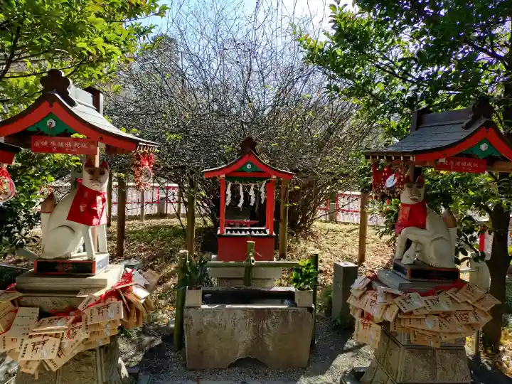 冠稲荷神社の{uncategorized: "未分類", other: "その他", undefined: "問題あり", building: "その他建物", grave: "お墓", sacred_gate: "鳥居", guardian: "狛犬", statue: "像", buddha: "仏像", history: "歴史", nature: "自然", garden: "庭園", animal: "動物", pagoda: "塔", temizu: "手水舎", mountain_gate: "山門・神門", sanctuary: "本殿・本堂", subordinate: "末社・摂社", art: "芸術", scenery: "景色", jizo: "地蔵", ema: "絵馬", goshuin: "御朱印", omikuji: "おみくじ", items: "授与品その他", amulet: "お守り", goshuincho: "御朱印帳", eats: "食事", festival: "お祭り", votive_dance: "神楽", shichigosan: "七五三参", wedding: "結婚式", experience: "体験その他", initially: "初詣", around: "周辺", anti_infection: "感染症対策"}