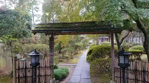 岩殿山安楽寺（吉見観音）の山門・神門