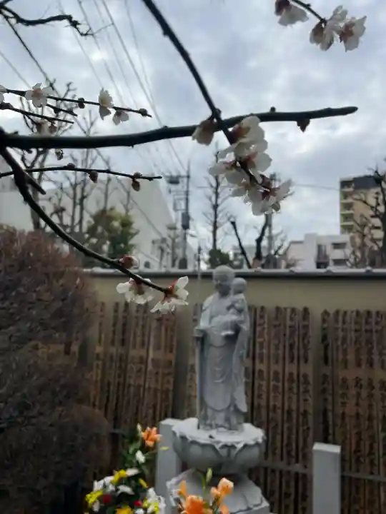 了源院の{uncategorized: "未分類", other: "その他", undefined: "問題あり", building: "その他建物", grave: "お墓", sacred_gate: "鳥居", guardian: "狛犬", statue: "像", buddha: "仏像", history: "歴史", nature: "自然", garden: "庭園", animal: "動物", pagoda: "塔", temizu: "手水舎", mountain_gate: "山門・神門", sanctuary: "本殿・本堂", subordinate: "末社・摂社", art: "芸術", scenery: "景色", jizo: "地蔵", ema: "絵馬", goshuin: "御朱印", omikuji: "おみくじ", items: "授与品その他", amulet: "お守り", goshuincho: "御朱印帳", eats: "食事", festival: "お祭り", votive_dance: "神楽", shichigosan: "七五三参", wedding: "結婚式", experience: "体験その他", initially: "初詣", around: "周辺", anti_infection: "感染症対策"}