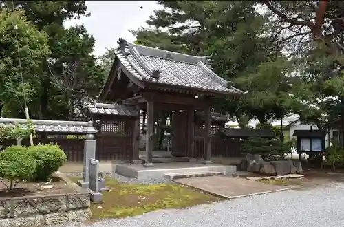 宝秀寺の山門