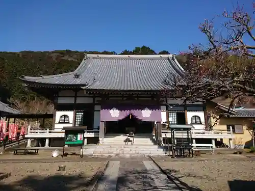 薬王院円如寺の本殿・本堂