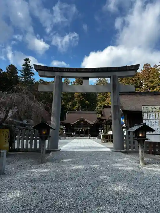 小國神社の{uncategorized: "未分類", other: "その他", undefined: "問題あり", building: "その他建物", grave: "お墓", sacred_gate: "鳥居", guardian: "狛犬", statue: "像", buddha: "仏像", history: "歴史", nature: "自然", garden: "庭園", animal: "動物", pagoda: "塔", temizu: "手水舎", mountain_gate: "山門・神門", sanctuary: "本殿・本堂", subordinate: "末社・摂社", art: "芸術", scenery: "景色", jizo: "地蔵", ema: "絵馬", goshuin: "御朱印", omikuji: "おみくじ", items: "授与品その他", amulet: "お守り", goshuincho: "御朱印帳", eats: "食事", festival: "お祭り", votive_dance: "神楽", shichigosan: "七五三参", wedding: "結婚式", experience: "体験その他", initially: "初詣", around: "周辺", anti_infection: "感染症対策"}