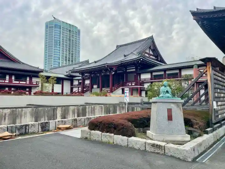 増上寺の{uncategorized: "未分類", other: "その他", undefined: "問題あり", building: "その他建物", grave: "お墓", sacred_gate: "鳥居", guardian: "狛犬", statue: "像", buddha: "仏像", history: "歴史", nature: "自然", garden: "庭園", animal: "動物", pagoda: "塔", temizu: "手水舎", mountain_gate: "山門・神門", sanctuary: "本殿・本堂", subordinate: "末社・摂社", art: "芸術", scenery: "景色", jizo: "地蔵", ema: "絵馬", goshuin: "御朱印", omikuji: "おみくじ", items: "授与品その他", amulet: "お守り", goshuincho: "御朱印帳", eats: "食事", festival: "お祭り", votive_dance: "神楽", shichigosan: "七五三参", wedding: "結婚式", experience: "体験その他", initially: "初詣", around: "周辺", anti_infection: "感染症対策"}