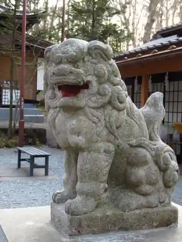 新屋山神社の狛犬