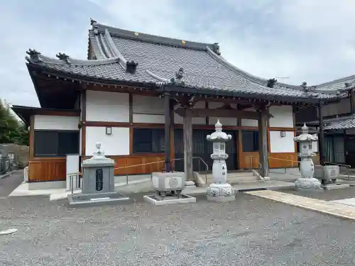 広潭寺の{uncategorized: "未分類", other: "その他", undefined: "問題あり", building: "その他建物", grave: "お墓", sacred_gate: "鳥居", guardian: "狛犬", statue: "像", buddha: "仏像", history: "歴史", nature: "自然", garden: "庭園", animal: "動物", pagoda: "塔", temizu: "手水舎", mountain_gate: "山門・神門", sanctuary: "本殿・本堂", subordinate: "末社・摂社", art: "芸術", scenery: "景色", jizo: "地蔵", ema: "絵馬", goshuin: "御朱印", omikuji: "おみくじ", items: "授与品その他", amulet: "お守り", goshuincho: "御朱印帳", eats: "食事", festival: "お祭り", votive_dance: "神楽", shichigosan: "七五三参", wedding: "結婚式", experience: "体験その他", initially: "初詣", around: "周辺", anti_infection: "感染症対策"}
