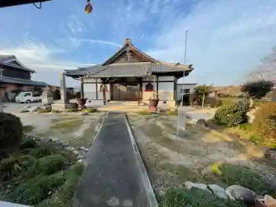 伊勢妙昌寺の{uncategorized: "未分類", other: "その他", undefined: "問題あり", building: "その他建物", grave: "お墓", sacred_gate: "鳥居", guardian: "狛犬", statue: "像", buddha: "仏像", history: "歴史", nature: "自然", garden: "庭園", animal: "動物", pagoda: "塔", temizu: "手水舎", mountain_gate: "山門・神門", sanctuary: "本殿・本堂", subordinate: "末社・摂社", art: "芸術", scenery: "景色", jizo: "地蔵", ema: "絵馬", goshuin: "御朱印", omikuji: "おみくじ", items: "授与品その他", amulet: "お守り", goshuincho: "御朱印帳", eats: "食事", festival: "お祭り", votive_dance: "神楽", shichigosan: "七五三参", wedding: "結婚式", experience: "体験その他", initially: "初詣", around: "周辺", anti_infection: "感染症対策"}