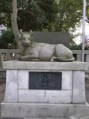 牛嶋神社の像