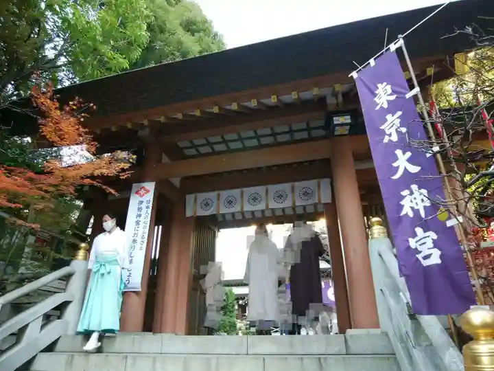 東京大神宮の山門・神門