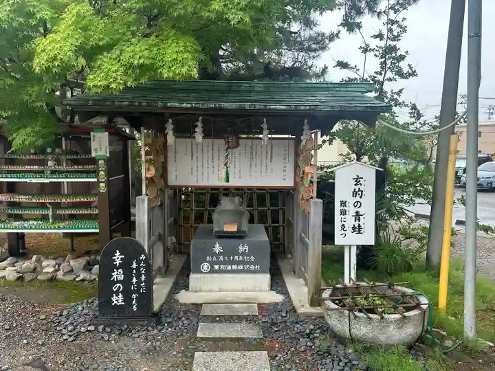三社神社の像