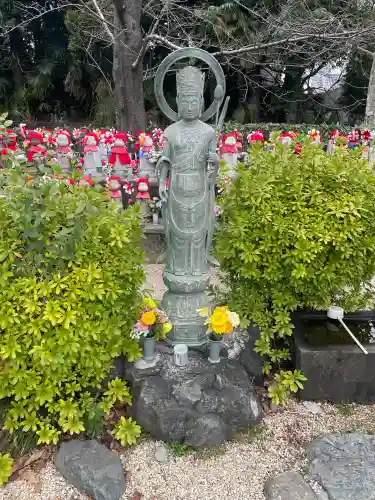 西向聖観世音菩薩の{uncategorized: "未分類", other: "その他", undefined: "問題あり", building: "その他建物", grave: "お墓", sacred_gate: "鳥居", guardian: "狛犬", statue: "像", buddha: "仏像", history: "歴史", nature: "自然", garden: "庭園", animal: "動物", pagoda: "塔", temizu: "手水舎", mountain_gate: "山門・神門", sanctuary: "本殿・本堂", subordinate: "末社・摂社", art: "芸術", scenery: "景色", jizo: "地蔵", ema: "絵馬", goshuin: "御朱印", omikuji: "おみくじ", items: "授与品その他", amulet: "お守り", goshuincho: "御朱印帳", eats: "食事", festival: "お祭り", votive_dance: "神楽", shichigosan: "七五三参", wedding: "結婚式", experience: "体験その他", initially: "初詣", around: "周辺", anti_infection: "感染症対策"}