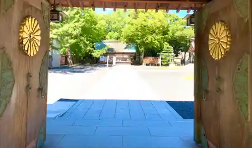 氣比神宮の山門・神門