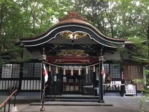 新屋山神社の本殿