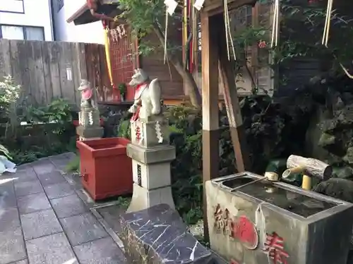 於三稲荷神社の手水舎