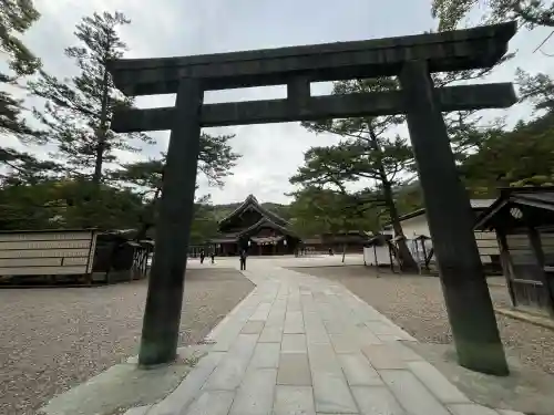 出雲大社の{uncategorized: "未分類", other: "その他", undefined: "問題あり", building: "その他建物", grave: "お墓", sacred_gate: "鳥居", guardian: "狛犬", statue: "像", buddha: "仏像", history: "歴史", nature: "自然", garden: "庭園", animal: "動物", pagoda: "塔", temizu: "手水舎", mountain_gate: "山門・神門", sanctuary: "本殿・本堂", subordinate: "末社・摂社", art: "芸術", scenery: "景色", jizo: "地蔵", ema: "絵馬", goshuin: "御朱印", omikuji: "おみくじ", items: "授与品その他", amulet: "お守り", goshuincho: "御朱印帳", eats: "食事", festival: "お祭り", votive_dance: "神楽", shichigosan: "七五三参", wedding: "結婚式", experience: "体験その他", initially: "初詣", around: "周辺", anti_infection: "感染症対策"}