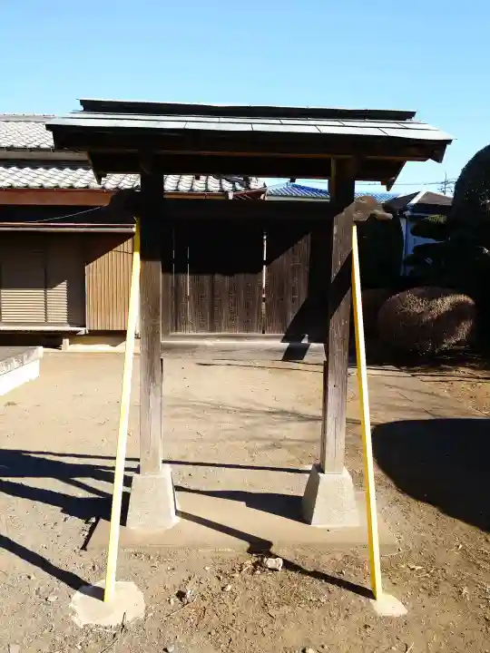 氷川神社の{uncategorized: "未分類", other: "その他", undefined: "問題あり", building: "その他建物", grave: "お墓", sacred_gate: "鳥居", guardian: "狛犬", statue: "像", buddha: "仏像", history: "歴史", nature: "自然", garden: "庭園", animal: "動物", pagoda: "塔", temizu: "手水舎", mountain_gate: "山門・神門", sanctuary: "本殿・本堂", subordinate: "末社・摂社", art: "芸術", scenery: "景色", jizo: "地蔵", ema: "絵馬", goshuin: "御朱印", omikuji: "おみくじ", items: "授与品その他", amulet: "お守り", goshuincho: "御朱印帳", eats: "食事", festival: "お祭り", votive_dance: "神楽", shichigosan: "七五三参", wedding: "結婚式", experience: "体験その他", initially: "初詣", around: "周辺", anti_infection: "感染症対策"}