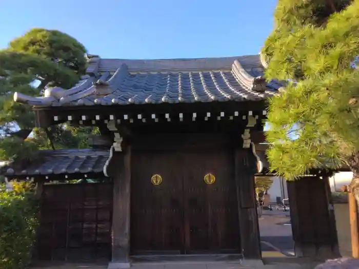 観音寺の山門