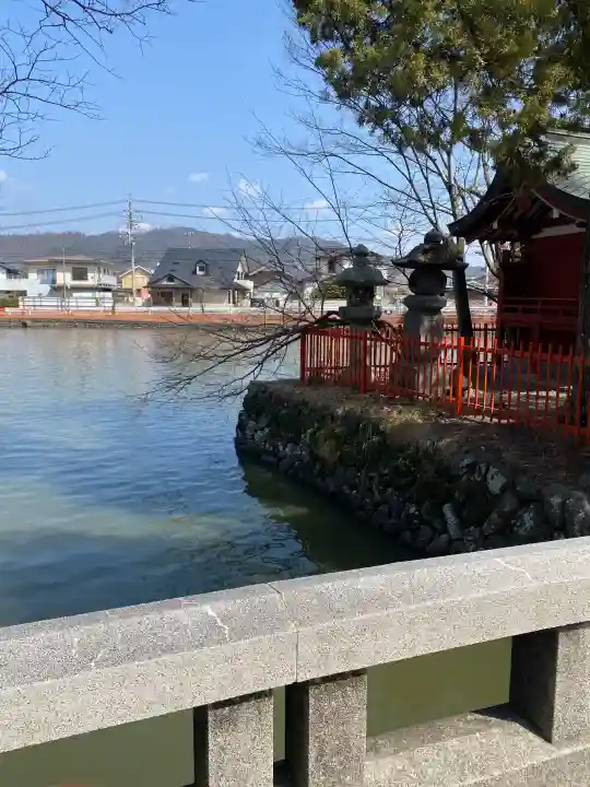 生島足島神社の{uncategorized: "未分類", other: "その他", undefined: "問題あり", building: "その他建物", grave: "お墓", sacred_gate: "鳥居", guardian: "狛犬", statue: "像", buddha: "仏像", history: "歴史", nature: "自然", garden: "庭園", animal: "動物", pagoda: "塔", temizu: "手水舎", mountain_gate: "山門・神門", sanctuary: "本殿・本堂", subordinate: "末社・摂社", art: "芸術", scenery: "景色", jizo: "地蔵", ema: "絵馬", goshuin: "御朱印", omikuji: "おみくじ", items: "授与品その他", amulet: "お守り", goshuincho: "御朱印帳", eats: "食事", festival: "お祭り", votive_dance: "神楽", shichigosan: "七五三参", wedding: "結婚式", experience: "体験その他", initially: "初詣", around: "周辺", anti_infection: "感染症対策"}