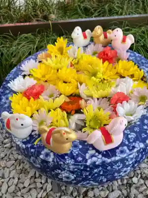 埼玉厄除け開運大師・龍泉寺（切り絵御朱印発祥の寺）の{uncategorized: "未分類", other: "その他", undefined: "問題あり", building: "その他建物", grave: "お墓", sacred_gate: "鳥居", guardian: "狛犬", statue: "像", buddha: "仏像", history: "歴史", nature: "自然", garden: "庭園", animal: "動物", pagoda: "塔", temizu: "手水舎", mountain_gate: "山門・神門", sanctuary: "本殿・本堂", subordinate: "末社・摂社", art: "芸術", scenery: "景色", jizo: "地蔵", ema: "絵馬", goshuin: "御朱印", omikuji: "おみくじ", items: "授与品その他", amulet: "お守り", goshuincho: "御朱印帳", eats: "食事", festival: "お祭り", votive_dance: "神楽", shichigosan: "七五三参", wedding: "結婚式", experience: "体験その他", initially: "初詣", around: "周辺", anti_infection: "感染症対策"}