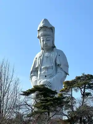 観音山慈眼院(高崎観音)の{uncategorized: "未分類", other: "その他", undefined: "問題あり", building: "その他建物", grave: "お墓", sacred_gate: "鳥居", guardian: "狛犬", statue: "像", buddha: "仏像", history: "歴史", nature: "自然", garden: "庭園", animal: "動物", pagoda: "塔", temizu: "手水舎", mountain_gate: "山門・神門", sanctuary: "本殿・本堂", subordinate: "末社・摂社", art: "芸術", scenery: "景色", jizo: "地蔵", ema: "絵馬", goshuin: "御朱印", omikuji: "おみくじ", items: "授与品その他", amulet: "お守り", goshuincho: "御朱印帳", eats: "食事", festival: "お祭り", votive_dance: "神楽", shichigosan: "七五三参", wedding: "結婚式", experience: "体験その他", initially: "初詣", around: "周辺", anti_infection: "感染症対策"}