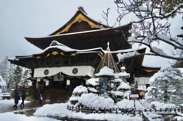 善光寺の本殿・本堂