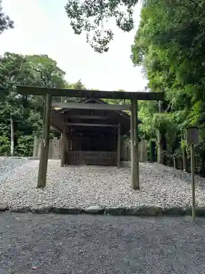 月夜見宮(豊受大神宮別宮)の{uncategorized: "未分類", other: "その他", undefined: "問題あり", building: "その他建物", grave: "お墓", sacred_gate: "鳥居", guardian: "狛犬", statue: "像", buddha: "仏像", history: "歴史", nature: "自然", garden: "庭園", animal: "動物", pagoda: "塔", temizu: "手水舎", mountain_gate: "山門・神門", sanctuary: "本殿・本堂", subordinate: "末社・摂社", art: "芸術", scenery: "景色", jizo: "地蔵", ema: "絵馬", goshuin: "御朱印", omikuji: "おみくじ", items: "授与品その他", amulet: "お守り", goshuincho: "御朱印帳", eats: "食事", festival: "お祭り", votive_dance: "神楽", shichigosan: "七五三参", wedding: "結婚式", experience: "体験その他", initially: "初詣", around: "周辺", anti_infection: "感染症対策"}