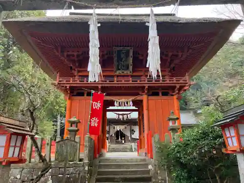 六殿神社の山門・神門