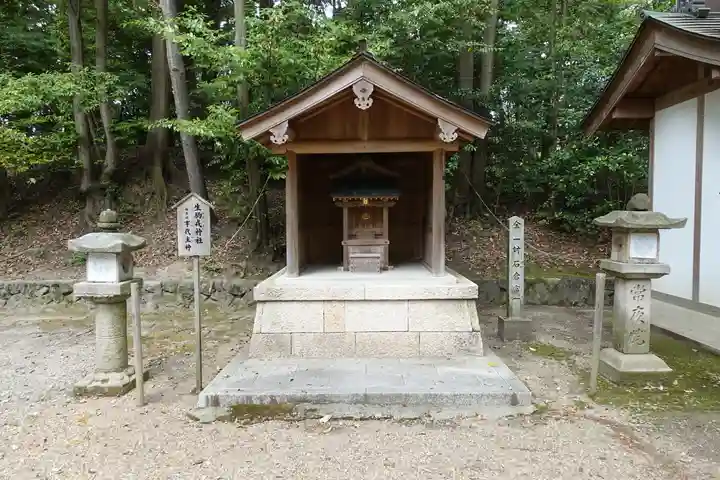 往馬坐伊古麻都比古神社の末社・摂社