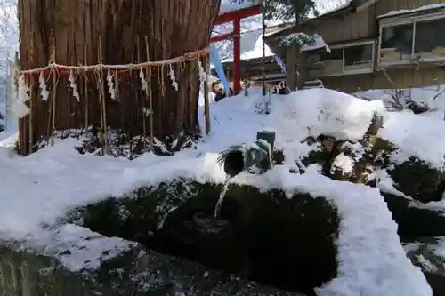 磐椅神社の手水