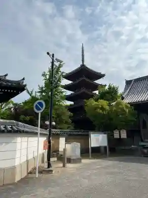 志度寺の{uncategorized: "未分類", other: "その他", undefined: "問題あり", building: "その他建物", grave: "お墓", sacred_gate: "鳥居", guardian: "狛犬", statue: "像", buddha: "仏像", history: "歴史", nature: "自然", garden: "庭園", animal: "動物", pagoda: "塔", temizu: "手水舎", mountain_gate: "山門・神門", sanctuary: "本殿・本堂", subordinate: "末社・摂社", art: "芸術", scenery: "景色", jizo: "地蔵", ema: "絵馬", goshuin: "御朱印", omikuji: "おみくじ", items: "授与品その他", amulet: "お守り", goshuincho: "御朱印帳", eats: "食事", festival: "お祭り", votive_dance: "神楽", shichigosan: "七五三参", wedding: "結婚式", experience: "体験その他", initially: "初詣", around: "周辺", anti_infection: "感染症対策"}