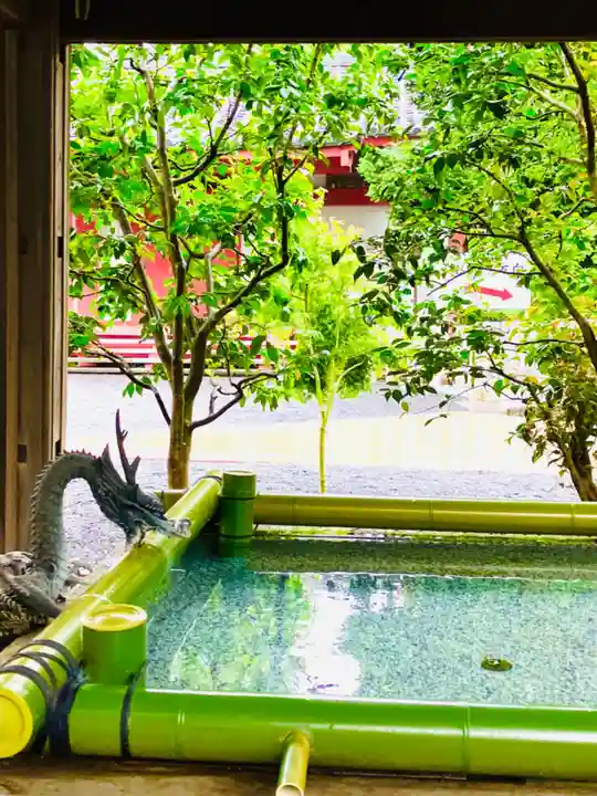 布施弁天 東海寺の手水舎