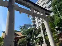 東神奈川熊野神社の鳥居