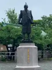 豊國神社の像