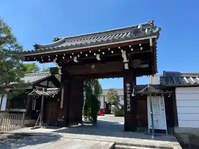聖護院門跡の{uncategorized: "未分類", other: "その他", undefined: "問題あり", building: "その他建物", grave: "お墓", sacred_gate: "鳥居", guardian: "狛犬", statue: "像", buddha: "仏像", history: "歴史", nature: "自然", garden: "庭園", animal: "動物", pagoda: "塔", temizu: "手水舎", mountain_gate: "山門・神門", sanctuary: "本殿・本堂", subordinate: "末社・摂社", art: "芸術", scenery: "景色", jizo: "地蔵", ema: "絵馬", goshuin: "御朱印", omikuji: "おみくじ", items: "授与品その他", amulet: "お守り", goshuincho: "御朱印帳", eats: "食事", festival: "お祭り", votive_dance: "神楽", shichigosan: "七五三参", wedding: "結婚式", experience: "体験その他", initially: "初詣", around: "周辺", anti_infection: "感染症対策"}