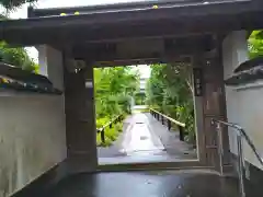 佛母寺の山門