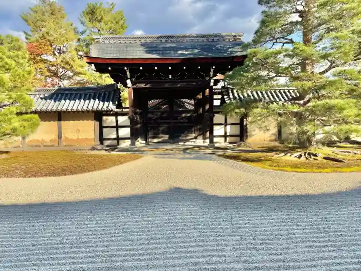 天龍寺の{uncategorized: "未分類", other: "その他", undefined: "問題あり", building: "その他建物", grave: "お墓", sacred_gate: "鳥居", guardian: "狛犬", statue: "像", buddha: "仏像", history: "歴史", nature: "自然", garden: "庭園", animal: "動物", pagoda: "塔", temizu: "手水舎", mountain_gate: "山門・神門", sanctuary: "本殿・本堂", subordinate: "末社・摂社", art: "芸術", scenery: "景色", jizo: "地蔵", ema: "絵馬", goshuin: "御朱印", omikuji: "おみくじ", items: "授与品その他", amulet: "お守り", goshuincho: "御朱印帳", eats: "食事", festival: "お祭り", votive_dance: "神楽", shichigosan: "七五三参", wedding: "結婚式", experience: "体験その他", initially: "初詣", around: "周辺", anti_infection: "感染症対策"}