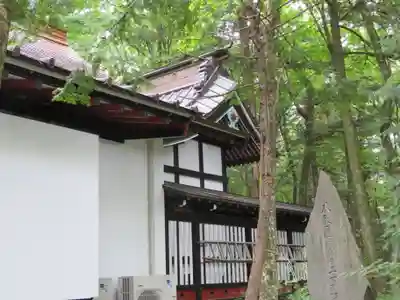 新屋山神社の本殿・本堂