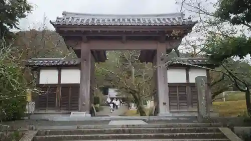 繁多寺の山門