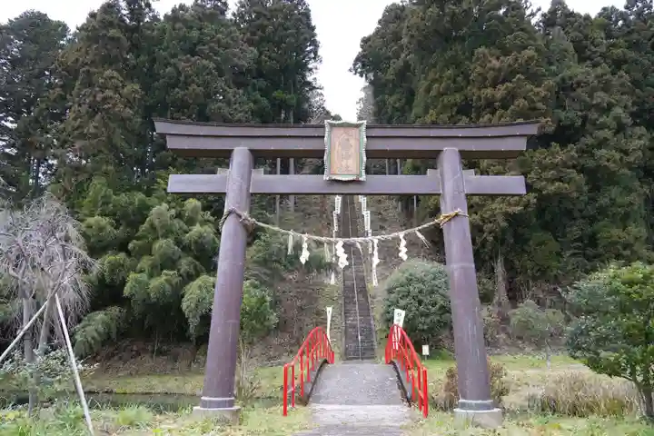 坪沼八幡神社の鳥居
