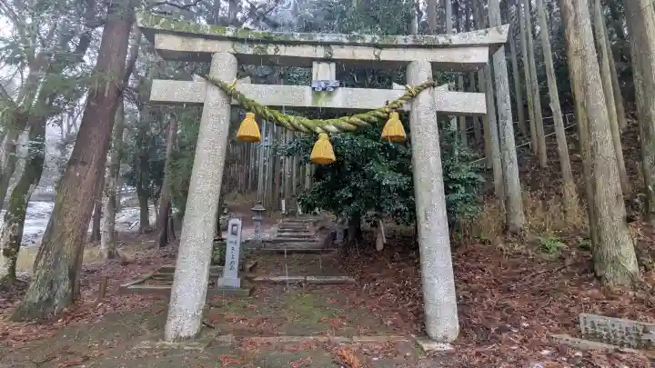 甘櫟前神社の{uncategorized: "未分類", other: "その他", undefined: "問題あり", building: "その他建物", grave: "お墓", sacred_gate: "鳥居", guardian: "狛犬", statue: "像", buddha: "仏像", history: "歴史", nature: "自然", garden: "庭園", animal: "動物", pagoda: "塔", temizu: "手水舎", mountain_gate: "山門・神門", sanctuary: "本殿・本堂", subordinate: "末社・摂社", art: "芸術", scenery: "景色", jizo: "地蔵", ema: "絵馬", goshuin: "御朱印", omikuji: "おみくじ", items: "授与品その他", amulet: "お守り", goshuincho: "御朱印帳", eats: "食事", festival: "お祭り", votive_dance: "神楽", shichigosan: "七五三参", wedding: "結婚式", experience: "体験その他", initially: "初詣", around: "周辺", anti_infection: "感染症対策"}