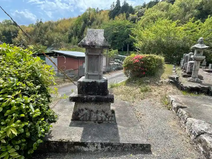 清寿庵の{uncategorized: "未分類", other: "その他", undefined: "問題あり", building: "その他建物", grave: "お墓", sacred_gate: "鳥居", guardian: "狛犬", statue: "像", buddha: "仏像", history: "歴史", nature: "自然", garden: "庭園", animal: "動物", pagoda: "塔", temizu: "手水舎", mountain_gate: "山門・神門", sanctuary: "本殿・本堂", subordinate: "末社・摂社", art: "芸術", scenery: "景色", jizo: "地蔵", ema: "絵馬", goshuin: "御朱印", omikuji: "おみくじ", items: "授与品その他", amulet: "お守り", goshuincho: "御朱印帳", eats: "食事", festival: "お祭り", votive_dance: "神楽", shichigosan: "七五三参", wedding: "結婚式", experience: "体験その他", initially: "初詣", around: "周辺", anti_infection: "感染症対策"}