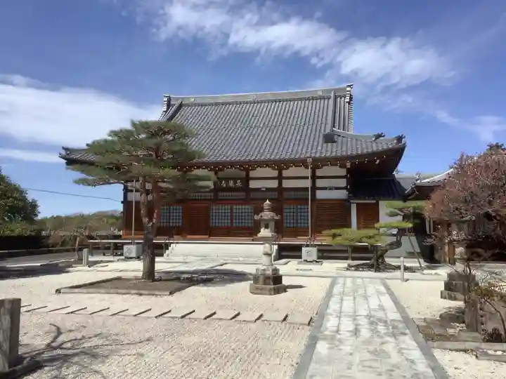 長蔵寺の本殿・本堂