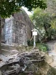 越木岩神社の建物その他