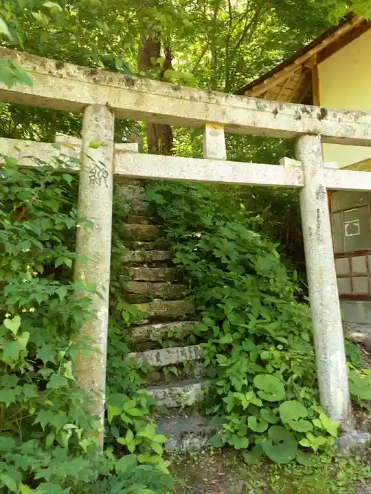 白瀧堂(滝不動尊)(岩手県)