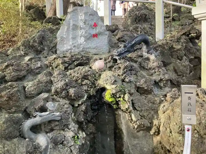 多摩川浅間神社の{uncategorized: "未分類", other: "その他", undefined: "問題あり", building: "その他建物", grave: "お墓", sacred_gate: "鳥居", guardian: "狛犬", statue: "像", buddha: "仏像", history: "歴史", nature: "自然", garden: "庭園", animal: "動物", pagoda: "塔", temizu: "手水舎", mountain_gate: "山門・神門", sanctuary: "本殿・本堂", subordinate: "末社・摂社", art: "芸術", scenery: "景色", jizo: "地蔵", ema: "絵馬", goshuin: "御朱印", omikuji: "おみくじ", items: "授与品その他", amulet: "お守り", goshuincho: "御朱印帳", eats: "食事", festival: "お祭り", votive_dance: "神楽", shichigosan: "七五三参", wedding: "結婚式", experience: "体験その他", initially: "初詣", around: "周辺", anti_infection: "感染症対策"}