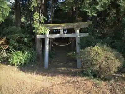 稲荷神社　仁王尊の鳥居